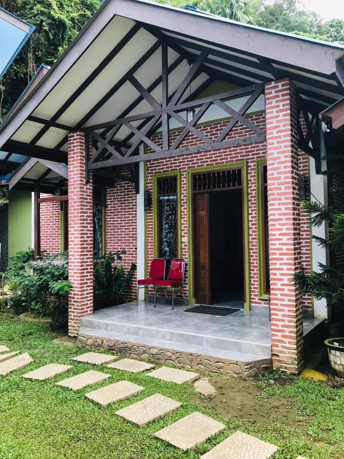 Hotel Thomas' Retreat Bukit Lawang Pokoj fotografie
