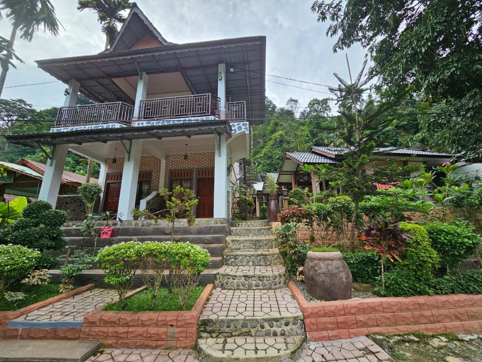 Hotel Thomas' Retreat Bukit Lawang Exteriér fotografie